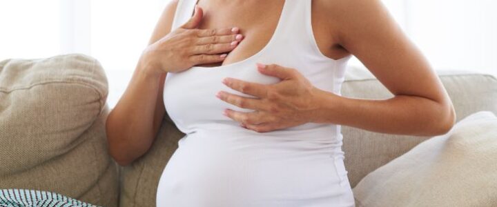 Troisième sein ou mamelon : causes et solutions